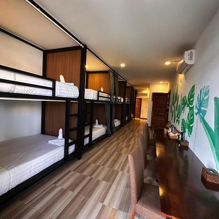 Monsoon Riverside Hotel Phnom Penh Exterior photo