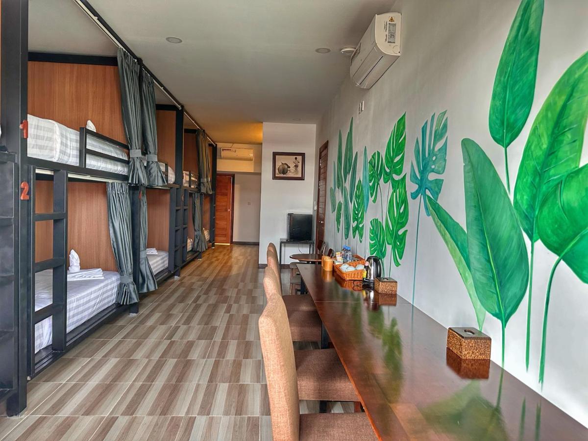 Monsoon Riverside Hotel Phnom Penh Exterior photo