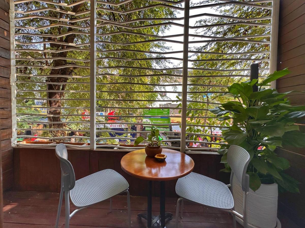Monsoon Riverside Hotel Phnom Penh Exterior photo